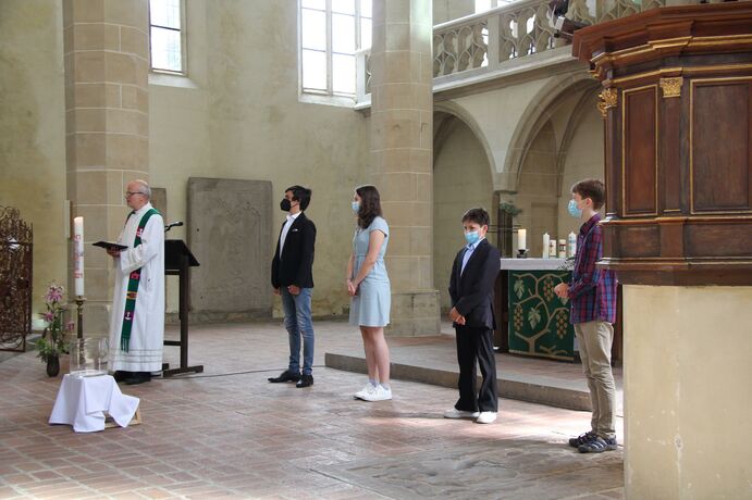 Foto vom Gottesdienst mit Konfi-Taufe