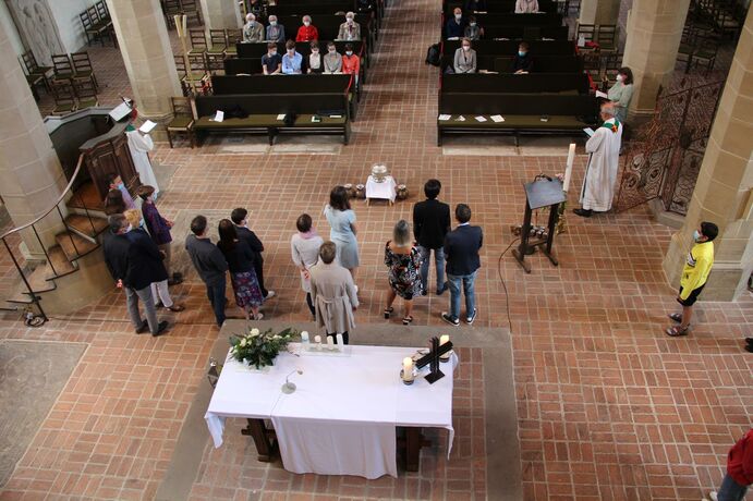 Foto vom Gottesdienst mit Konfi-Taufe