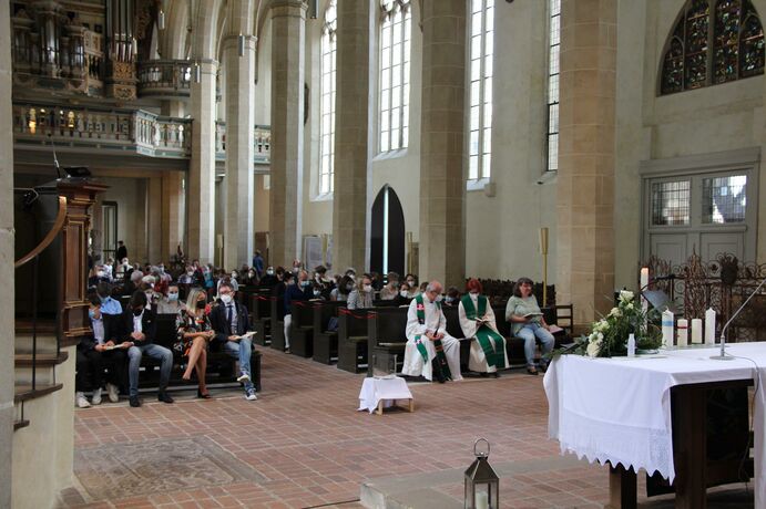 Foto vom Gottesdienst mit Konfi-Taufe