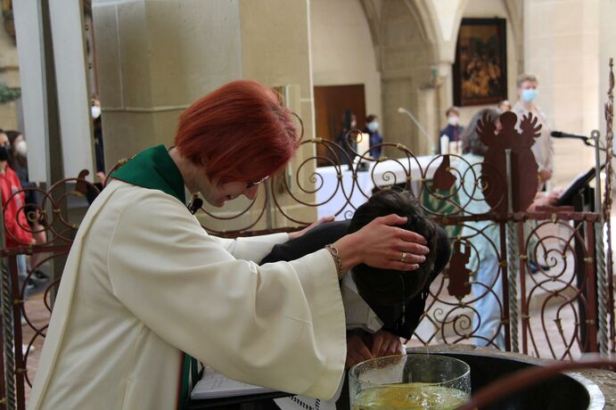 Foto vom Gottesdienst mit Konfi-Taufe