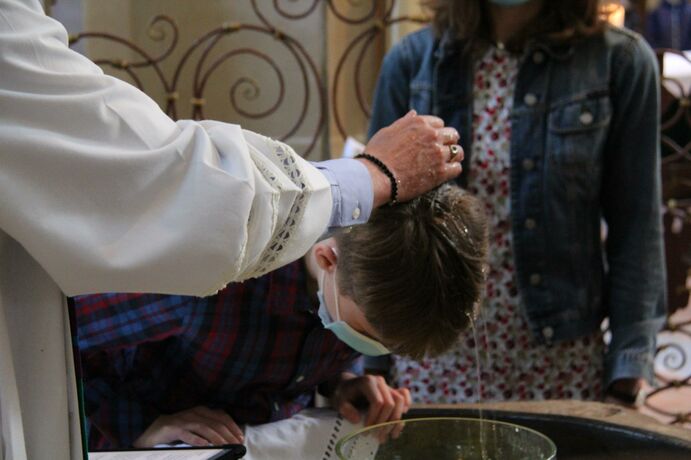 Foto vom Gottesdienst mit Konfi-Taufe