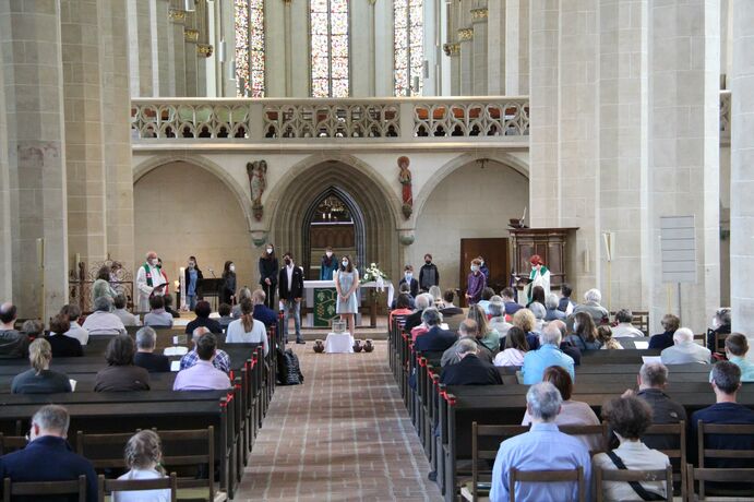 Foto vom Gottesdienst mit Konfi-Taufe